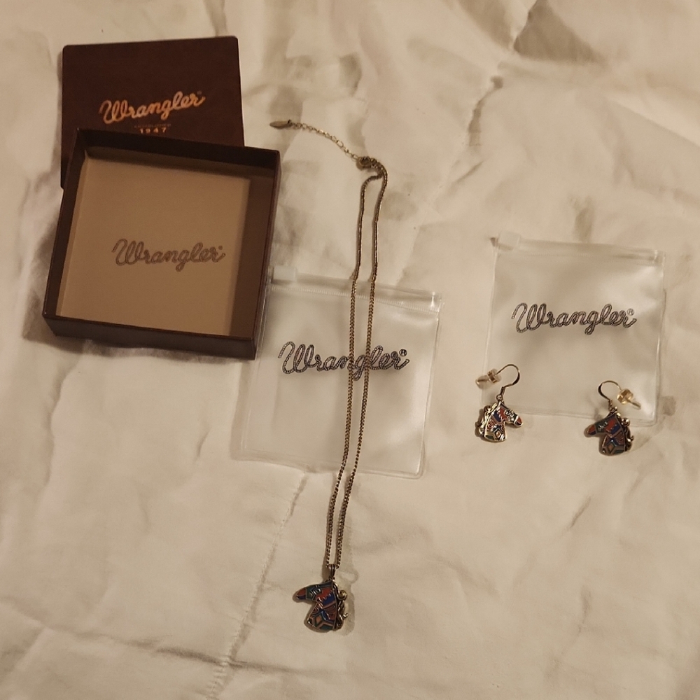 Wrangler Necklace & Earrings with Multicolor Horse Pendant
